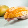 Cukrowy peeling z mango  – zrób go w domu