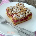 Ucierane ciasto z rabarbarem i owsianą kruszonką
