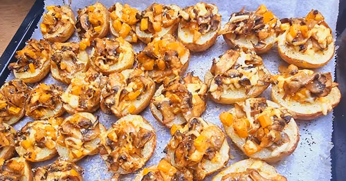 Ziemniaczki pieczone z pieczarkami i cukinią