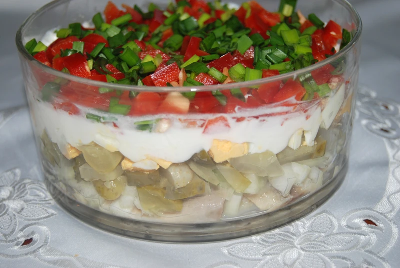 Sałatka warstwowa śledziowa