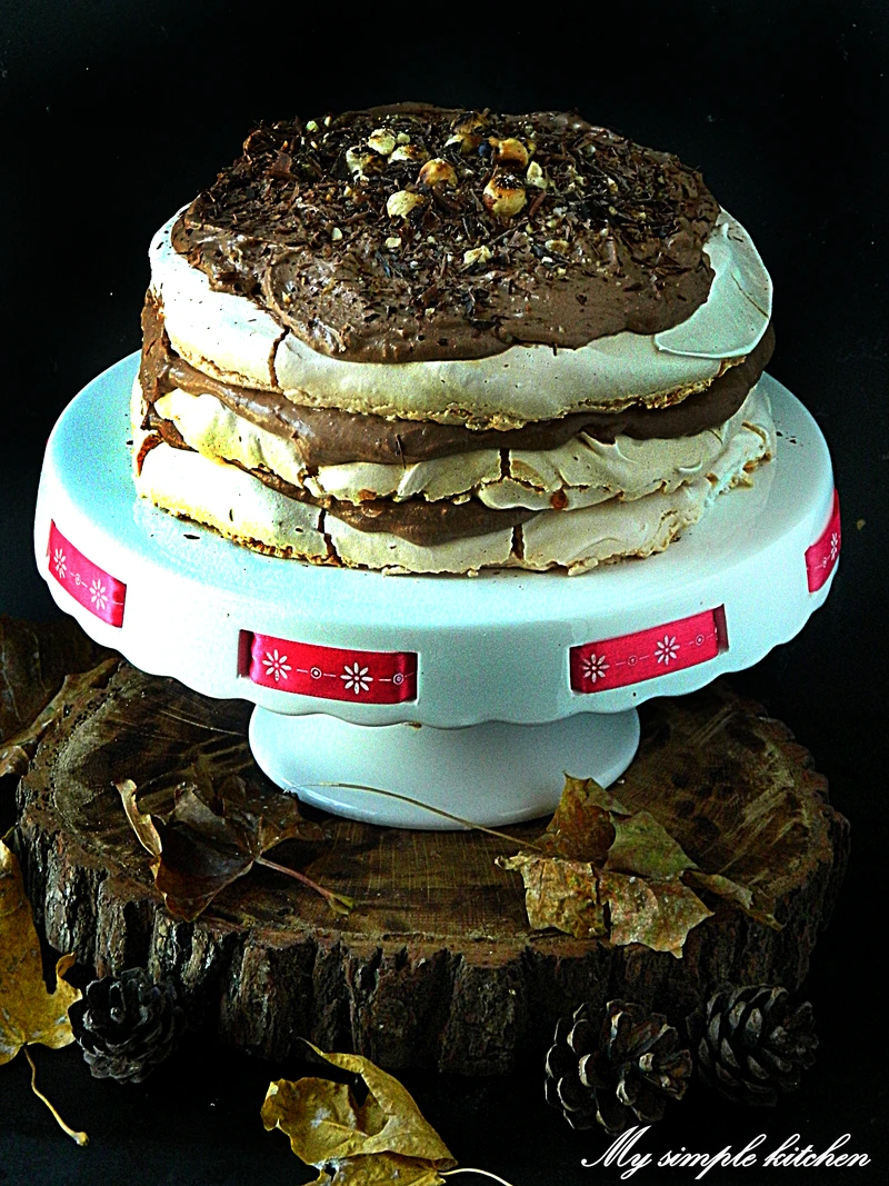 Tort bezowy z kremem czekoladowo-kawowym