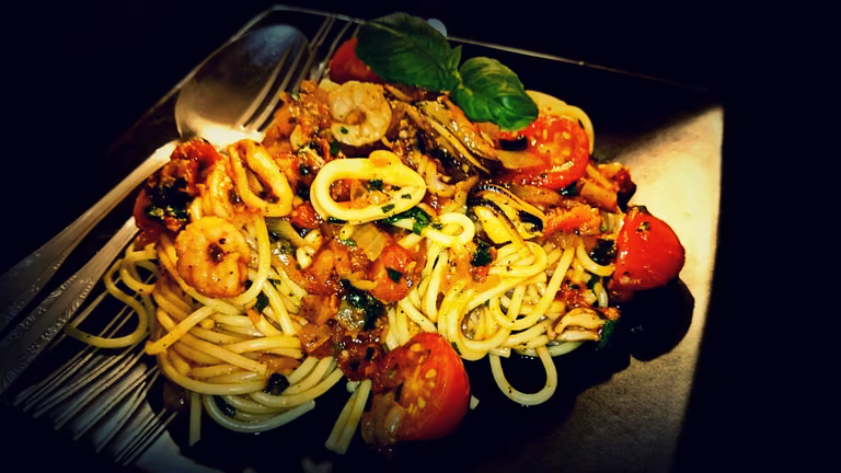 spaghetti z owocami morza