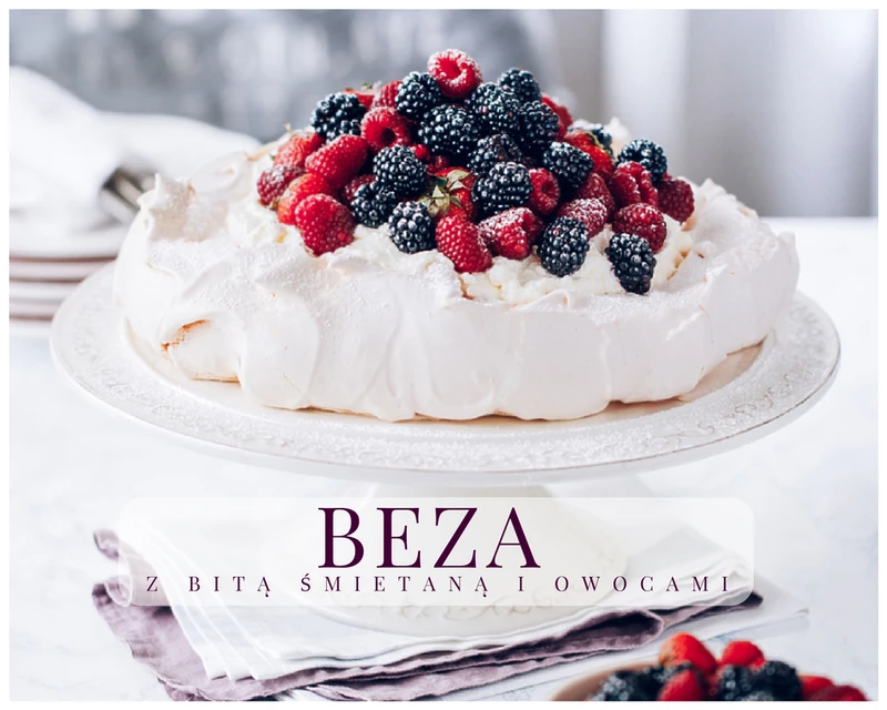 Beza z bitą śmietaną i owocami