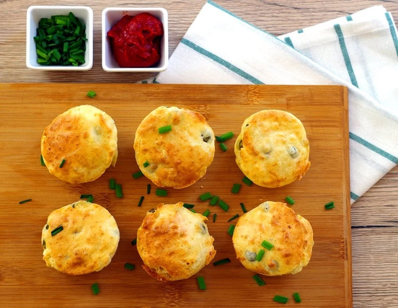 Muffiny z groszkiem i fetą