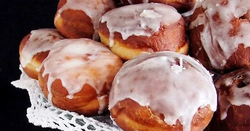 pyszne pączki w/g przepisu M. Kuronia...