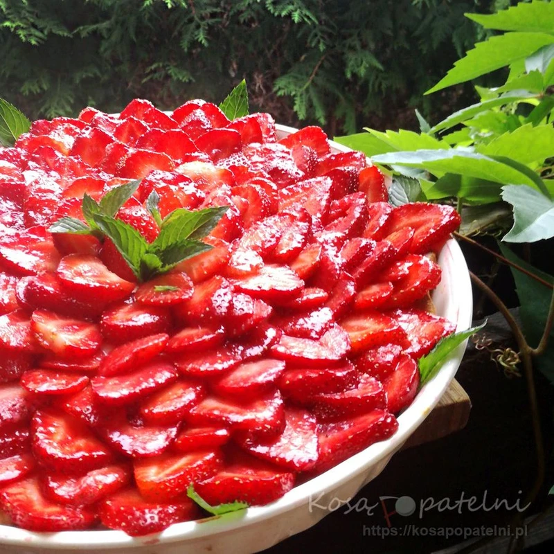 Tarta budyniowa z truskawkami