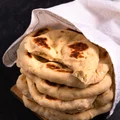 Domowe chlebki pita na zaczynie poolish