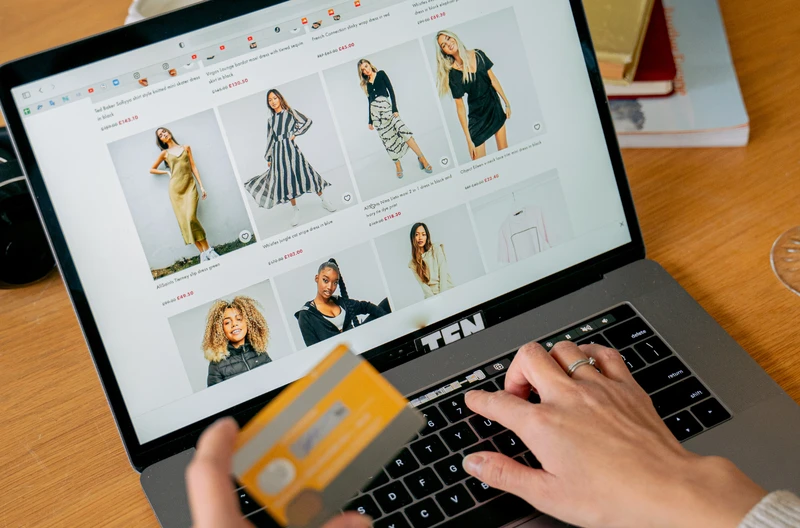 Zalando z rewolucyjnym pomysłem! Jak działa i co oferuje wirtualny asystent modowy?