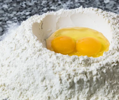 Czym zastąpić jajko w przepisie? Sprawdź 6 zamienników i ich proporcje.