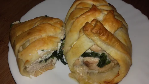 Filet z kurczaka faszerowany szpinakiem, fetą w cieście francuskim :)