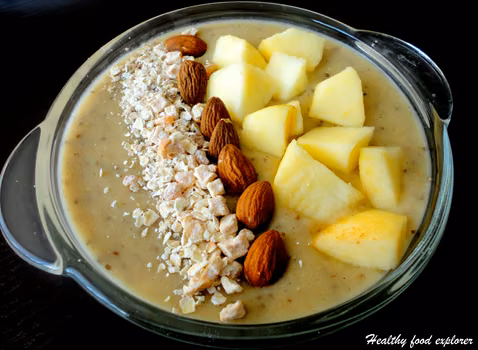 Śniadaniowe smoothie szarlotkowe