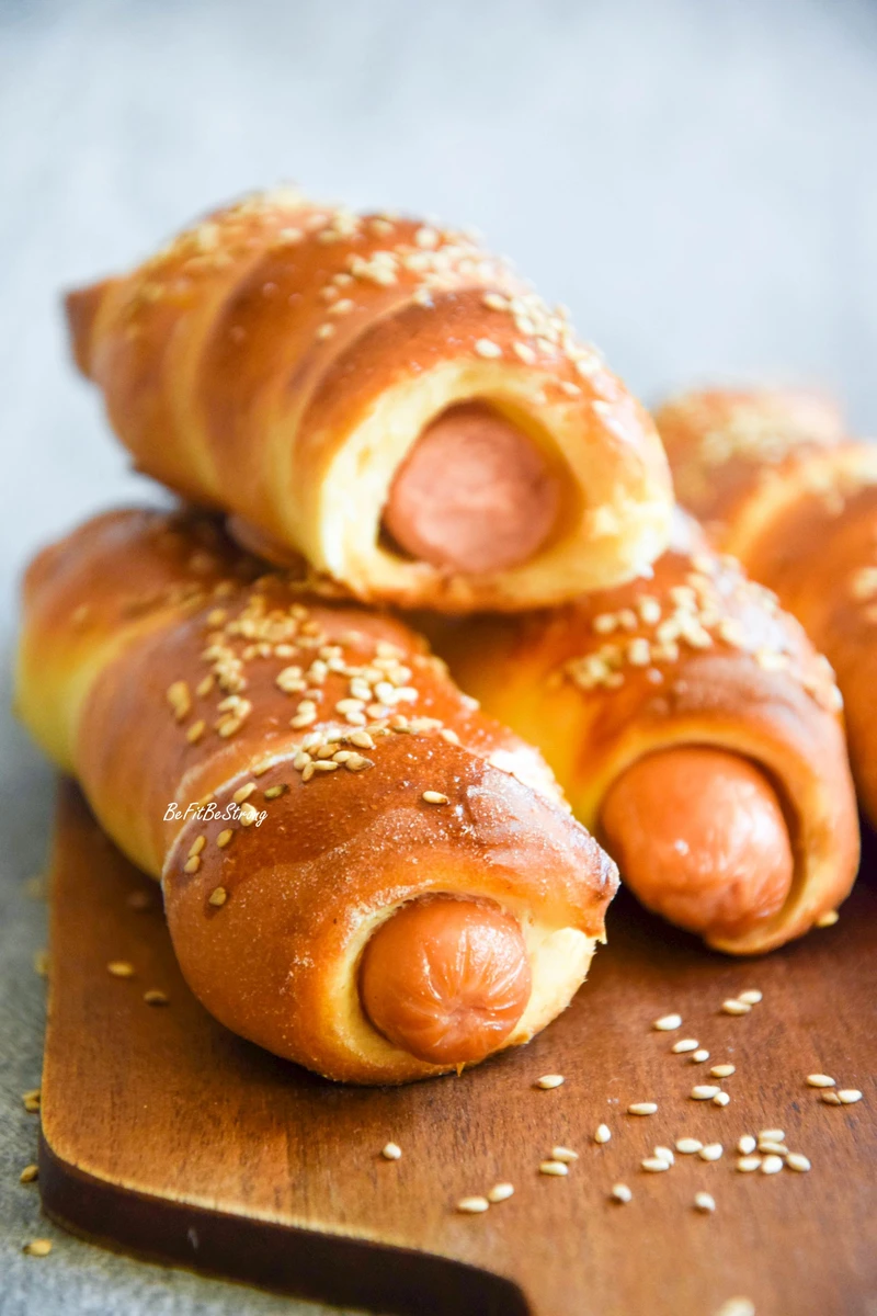 Hot dogi w cieście drożdżowym - roll dogi