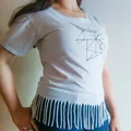 DIY: T-shirt z frędzlami i geometrycznym wzorem