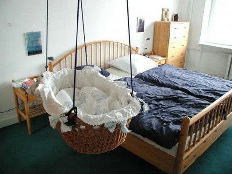 Super pomysł na łóżeczko w sypialni rodziców