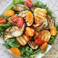 Sałatka z grillowanym bakłażanem i serem halloumi