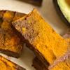 Brownie z awokado, w formie batoników.