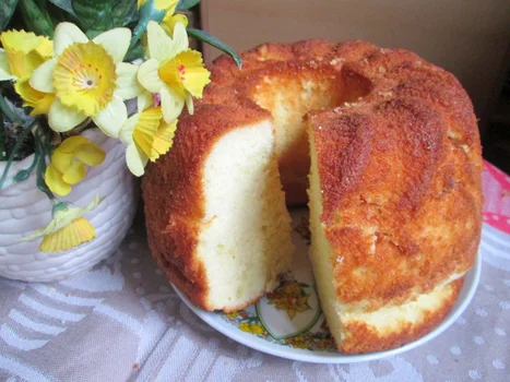 Wielkanocna babka cytrynowa