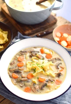 Zupa pieczarkowa z makaronem