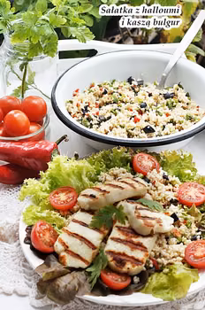 Sałatka z grillowanym serem halloumi i kaszą bulgur