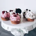 MUFFINY Z KREMEM MALINOWYM, OREO I KINDER