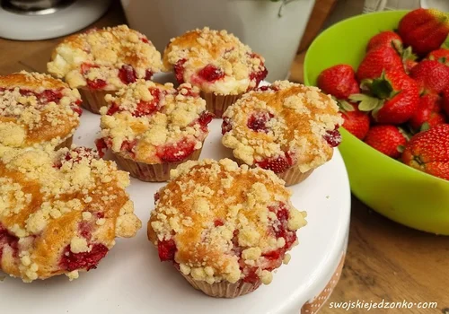 Muffinki z truskawkami i serem