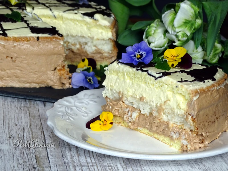 Tort z kokosową wkładką i masą budyniową