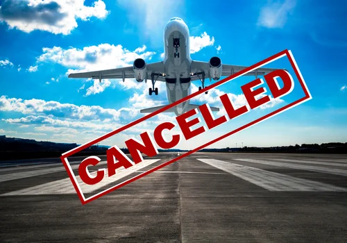 600 lotów może zostać odwołanych! 100 tys. pasażerów tych populanych linii lotniczych będzie musiała zmienić plany