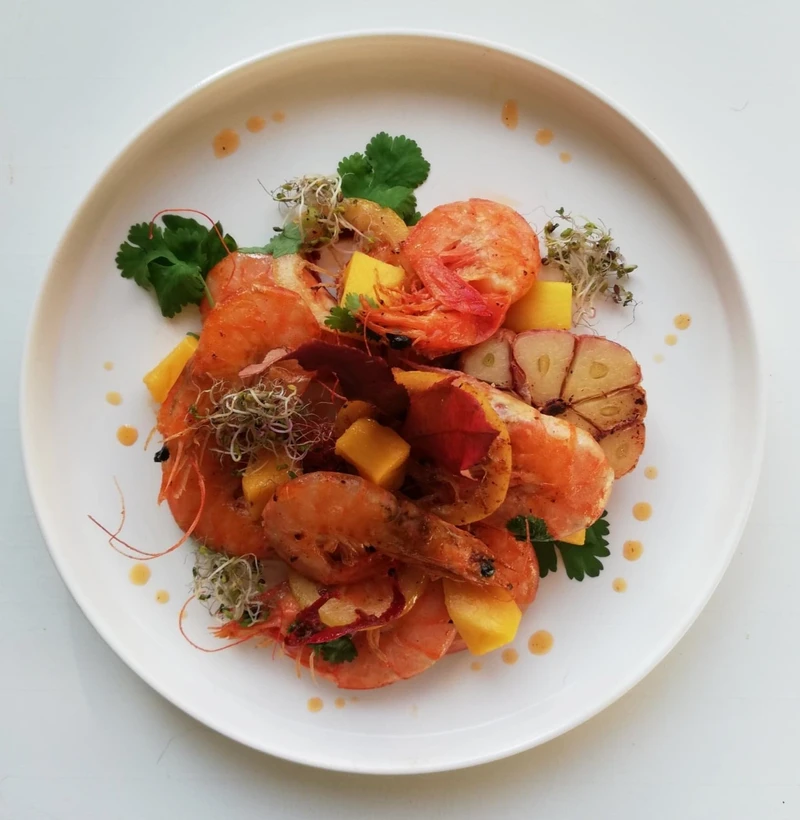 Krewetki z mango,chili i białym winem