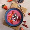 Owsiane smoothie bowl z burakiem i owocami