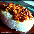 Camembert z orzechami w miodzie