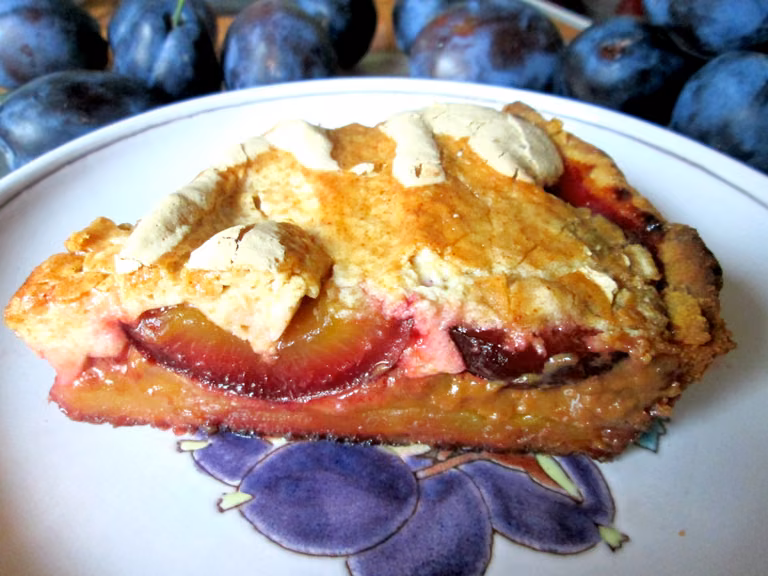 Tarta ze śliwkami z pianką