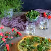 Quiche na cieście francuskim z kurczakiem, szpinakiem i roszponką