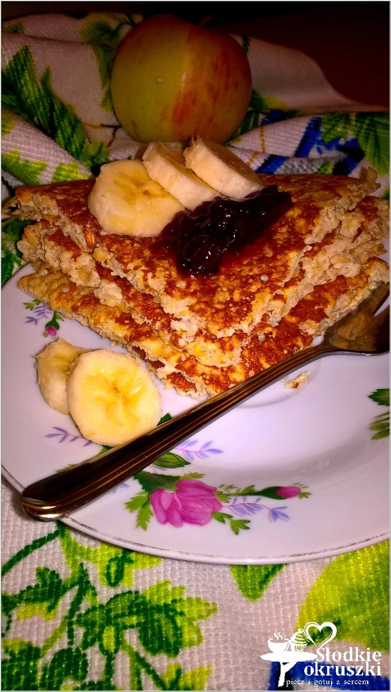 Otrębowy omlet jabłkowy. Zdrowy omlet z jabłkiem bez mąki i cukru.