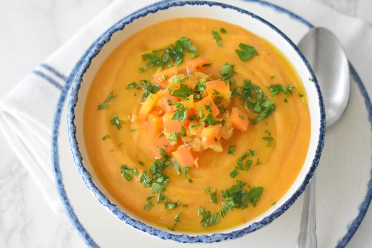 Zupa krem marchewkowa z czerwoną soczewicą