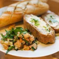 Krewetki z czosnkiem na patelni