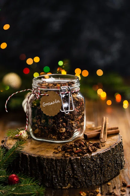 Korzenna granola gryczana - pomysł na jadalny prezent świąteczny