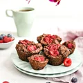 Paleo muffiny migdałowe bez mąki z malinami i borówkami