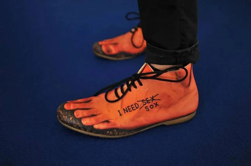 Buty z humorem