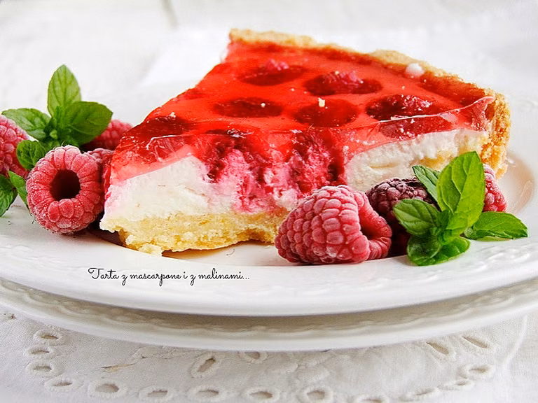 tarta z mascarpone i z malinami