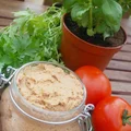 Pasta na kanapki ze słonecznikiem i suszonymi pomidorami