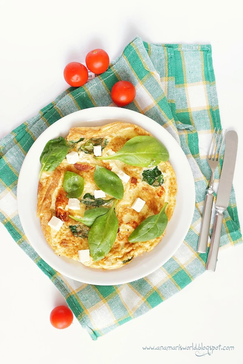 Omlet ze świeżym szpinakiem i serem feta
