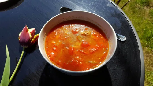 Rozgrzewająca, pikantna zupa gulaszowa