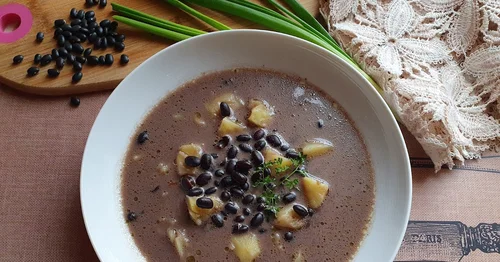 Zupa fasolowa z czarnej fasolki meksykańskiej