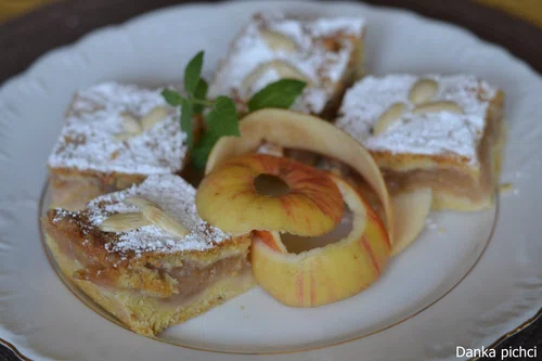 Szarlotka z migdałami