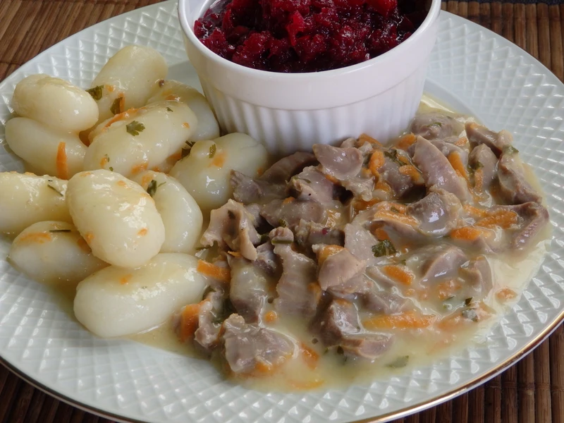 Żołądki drobiowe w sosie chrzanowym