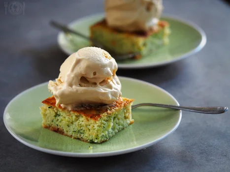 Keto blondie z cukinii (Paleo, LowCarb, bez nabiału) - moderncavegirl.pl