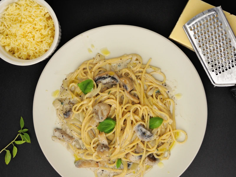Spaghetti z Kremowym Sosem Grzybowo-Ziołowym