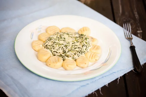 GNOCCHI W SOSIE SZPINAKOWO-ŚMIETANOWYM