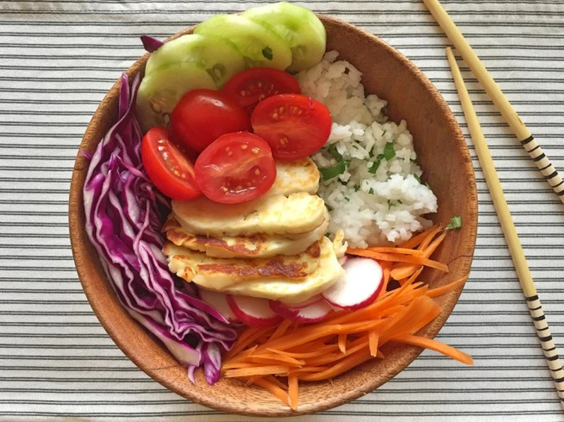 PONIEDZIAŁEK: BUDDHA BOWL Z SEREM HALLOUMI