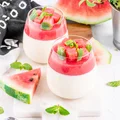 Panna cotta z arbuzową galaretką